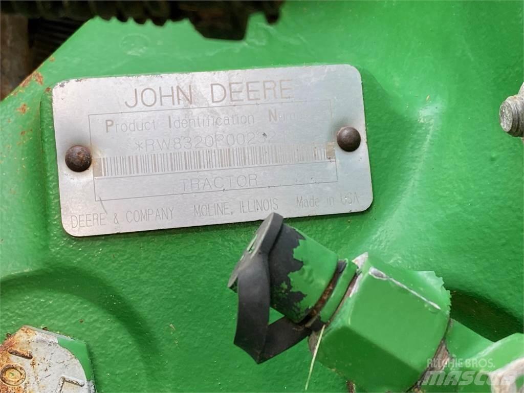 John Deere 8320 الجرارات