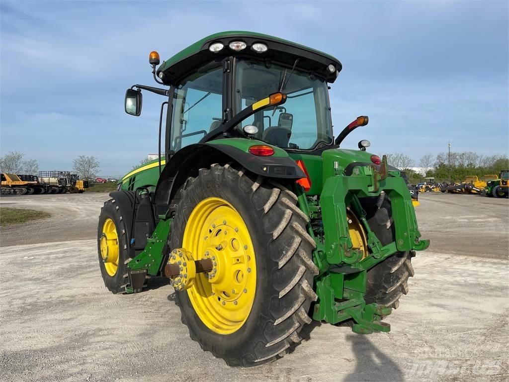 John Deere 8320R الجرارات