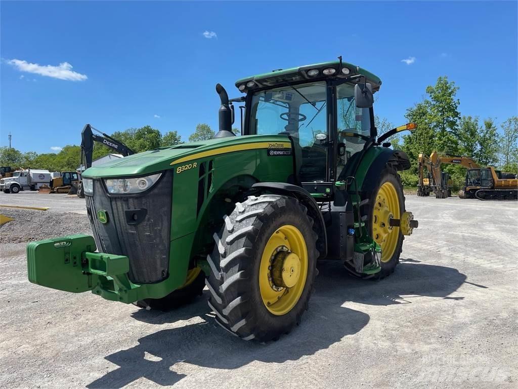 John Deere 8320R الجرارات