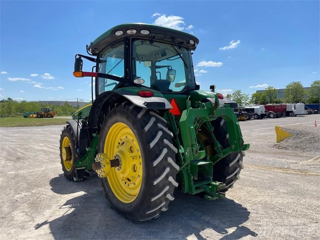 John Deere 8320R الجرارات
