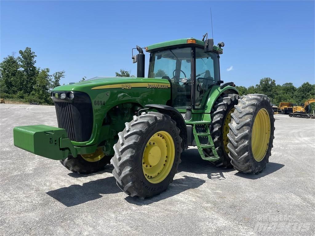 John Deere 8420 الجرارات