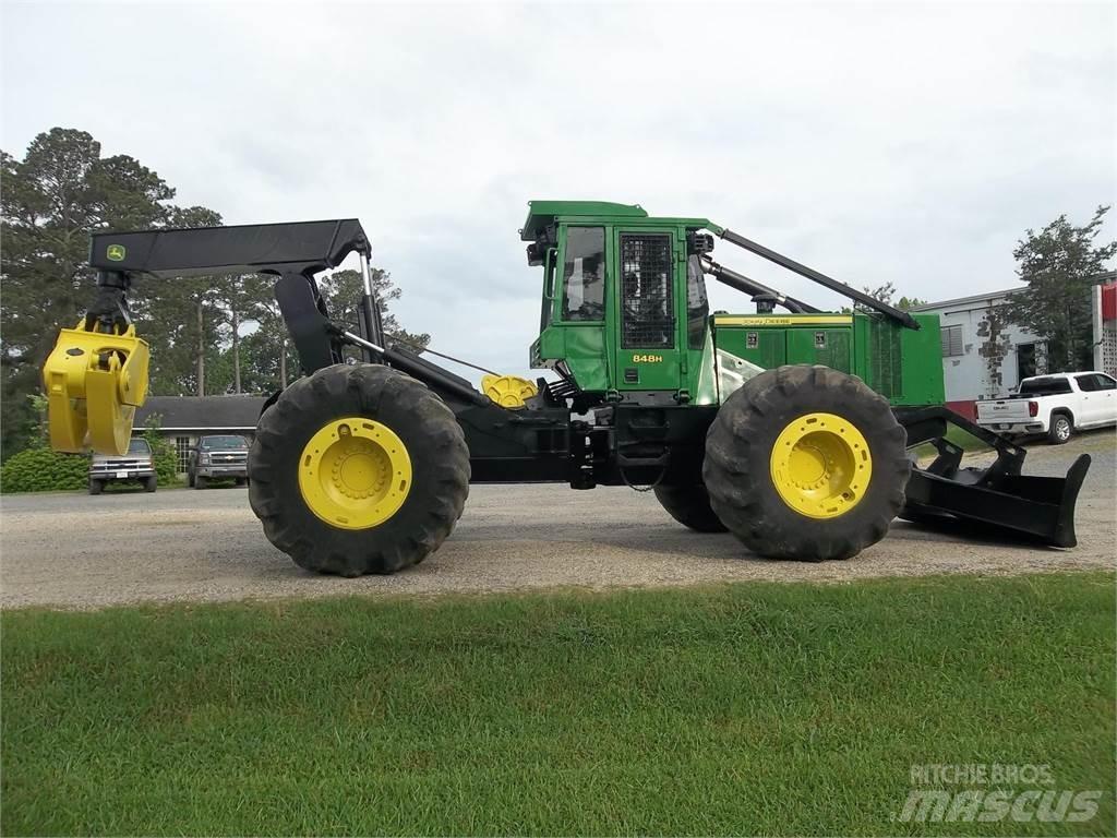 John Deere 848H ساحبات الأشجار