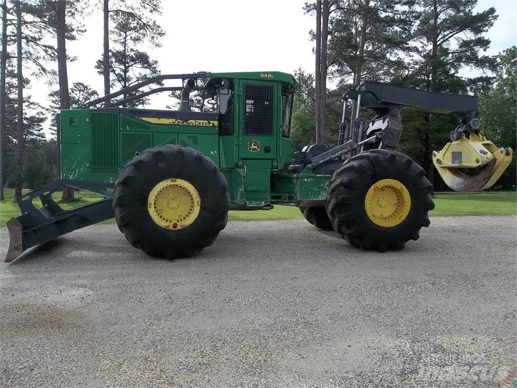 John Deere 848L ساحبات الأشجار
