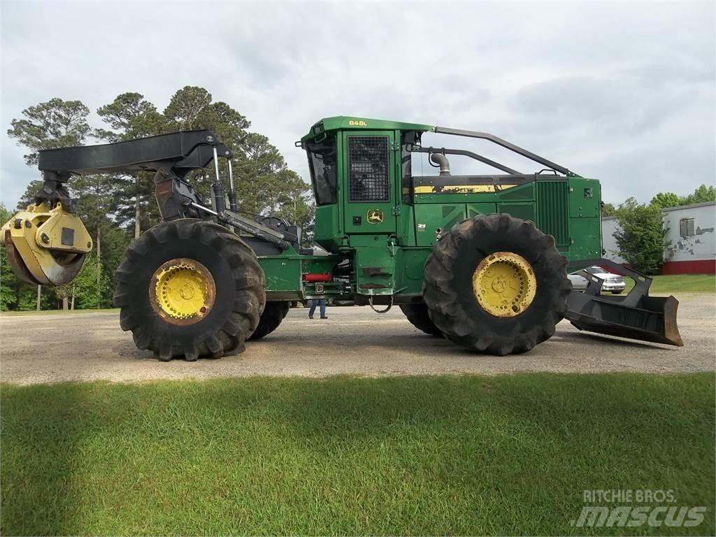 John Deere 848L ساحبات الأشجار
