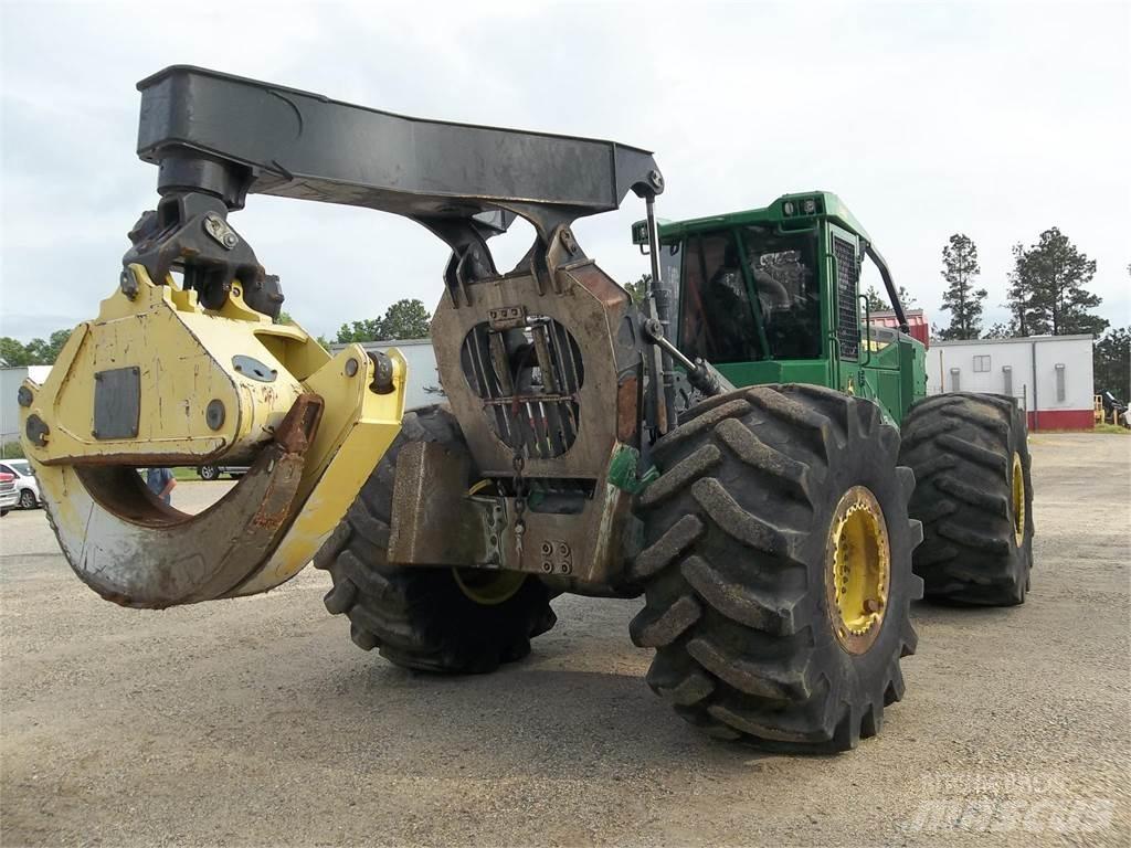 John Deere 848L ساحبات الأشجار