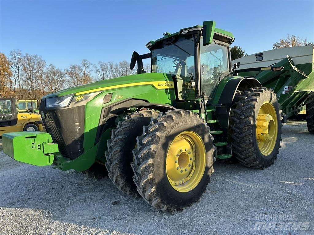 John Deere 8R 370 الجرارات
