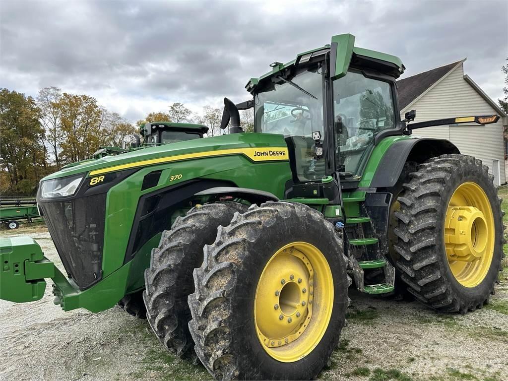 John Deere 8R 370 الجرارات