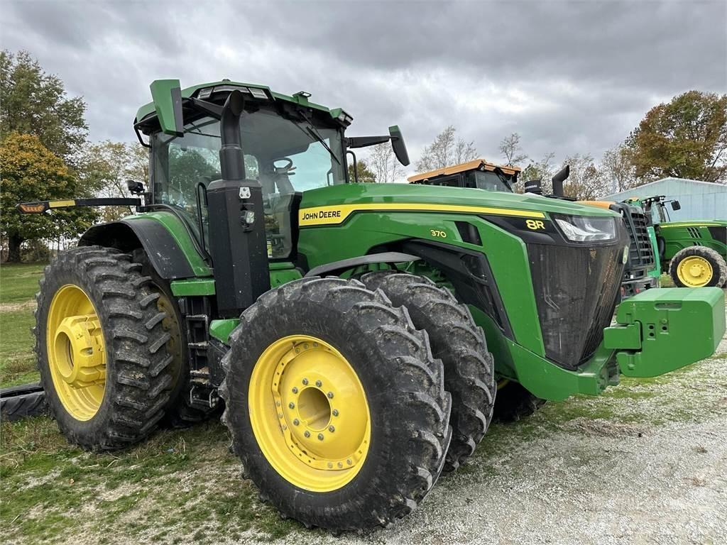 John Deere 8R 370 الجرارات