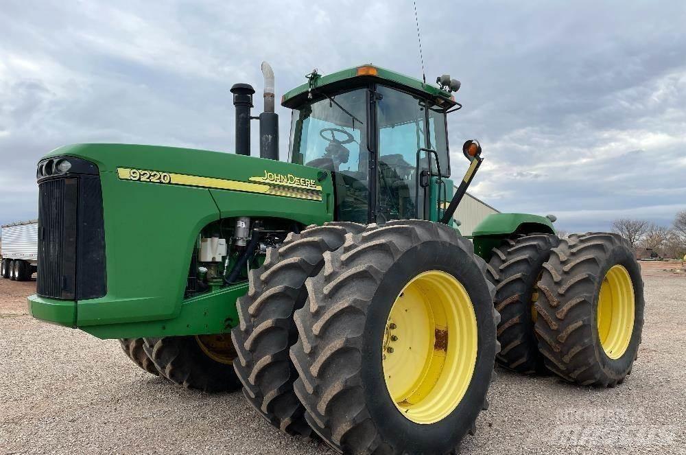 John Deere 9220 الجرارات