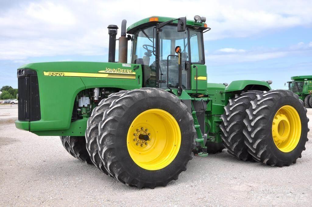 John Deere 9320 الجرارات