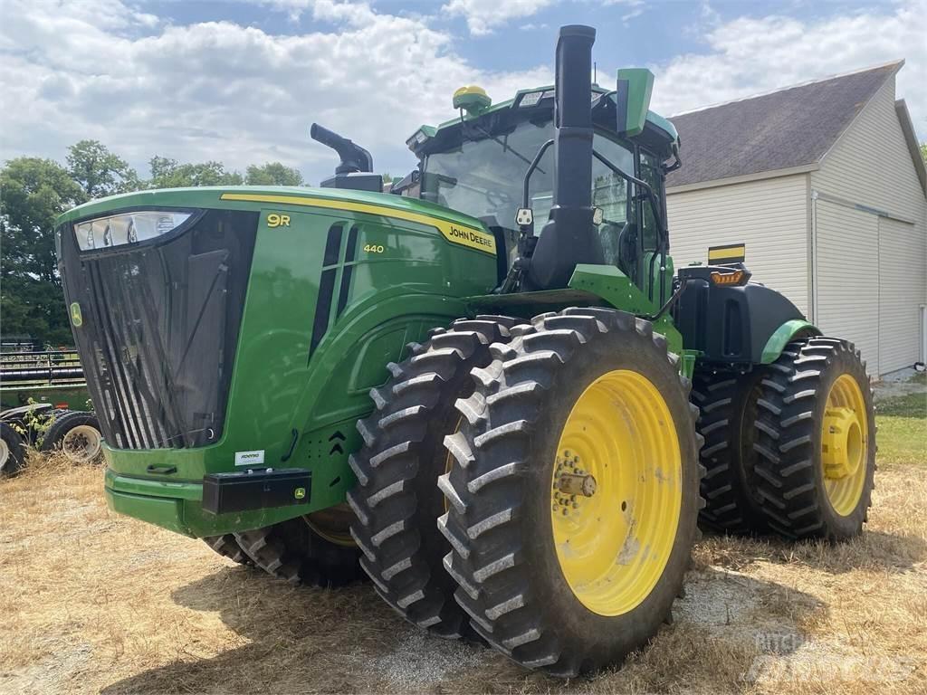 John Deere 9R 440 الجرارات
