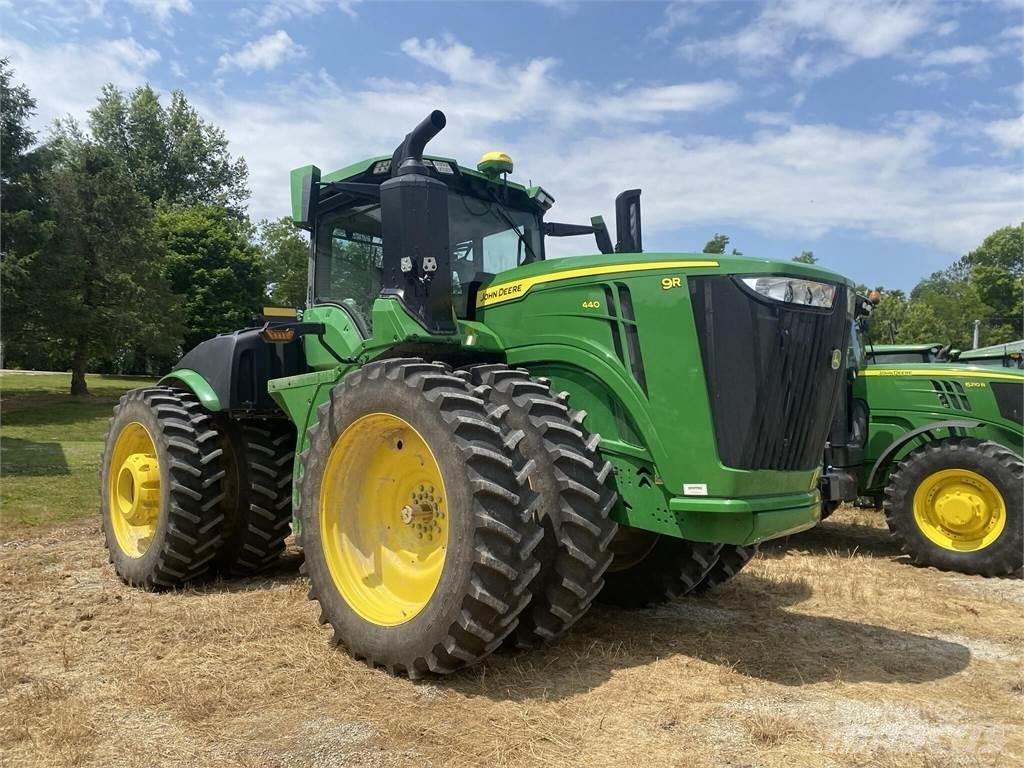 John Deere 9R 440 الجرارات