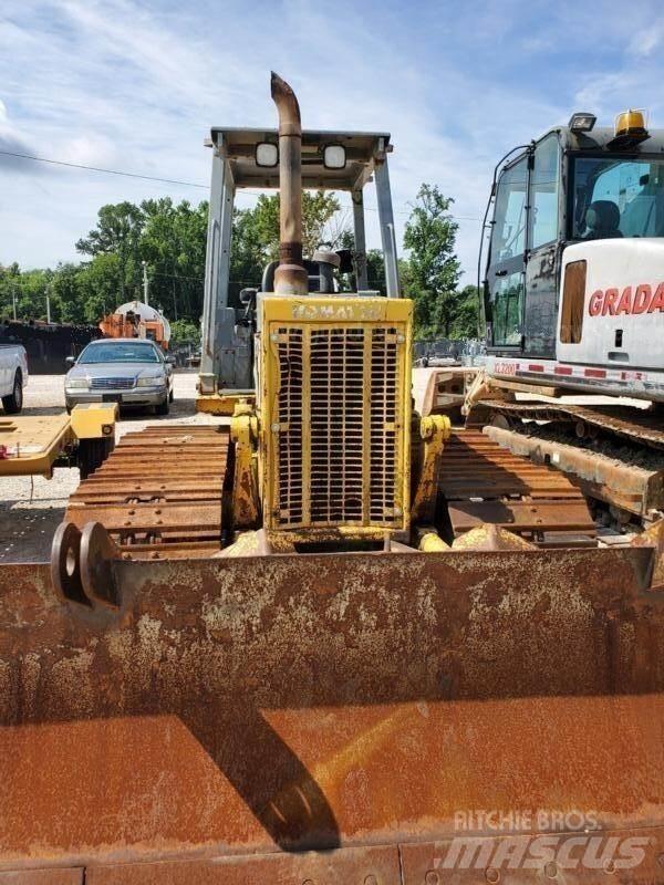 Komatsu D38P-1 LGP بلدوزرات مجنزرة