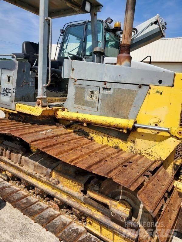 Komatsu D38P-1 LGP بلدوزرات مجنزرة