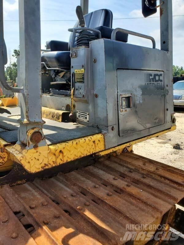 Komatsu D38P-1 LGP بلدوزرات مجنزرة