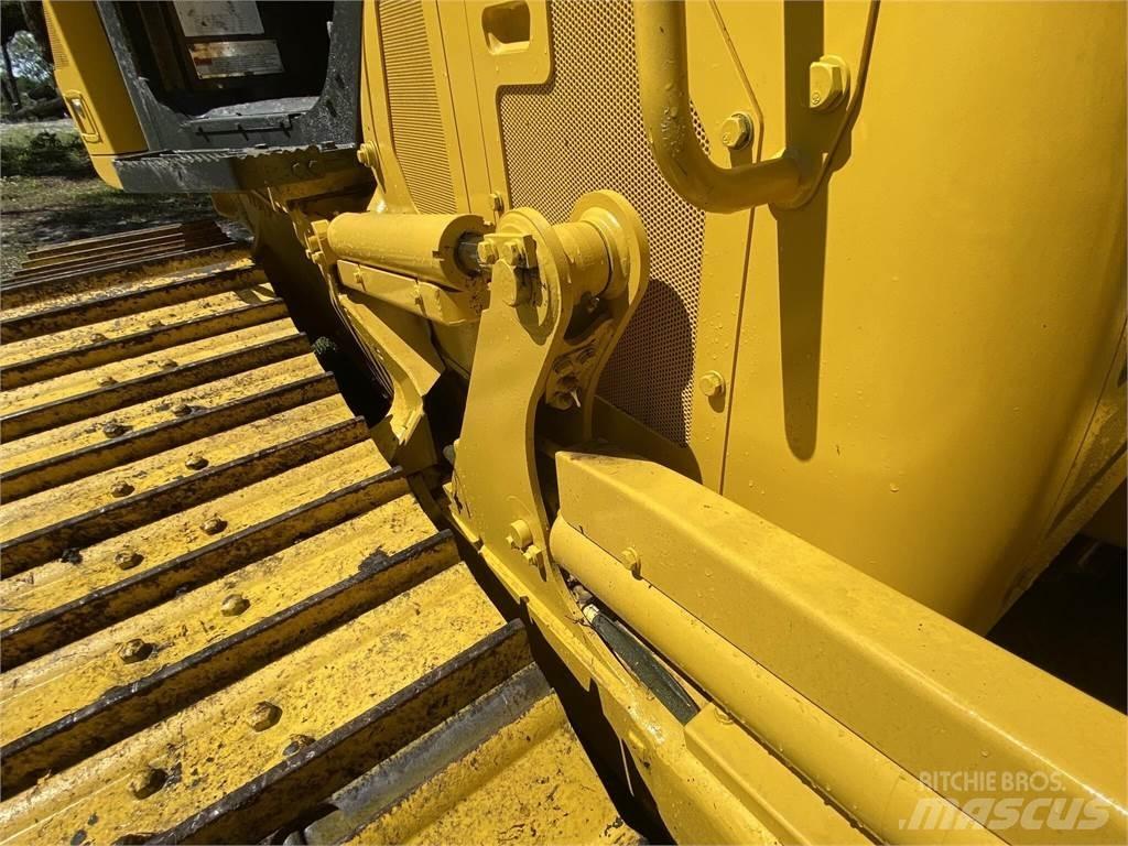 Komatsu D39PX-24 بلدوزرات مجنزرة