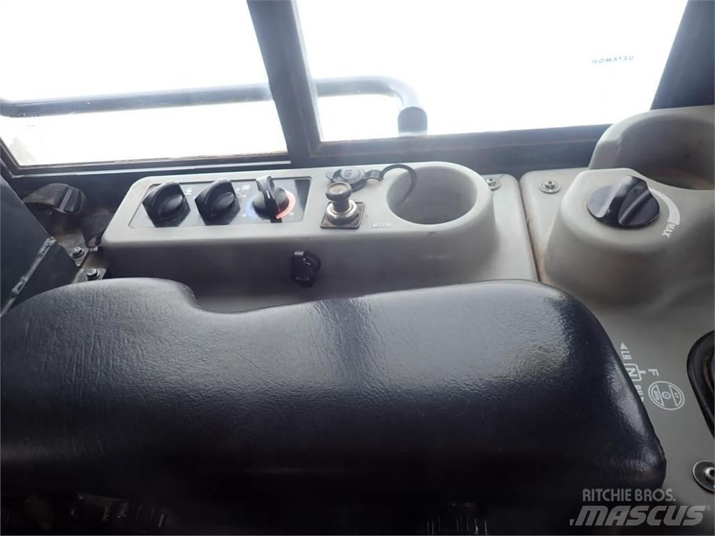 Komatsu D61PXi-24 بلدوزرات مجنزرة