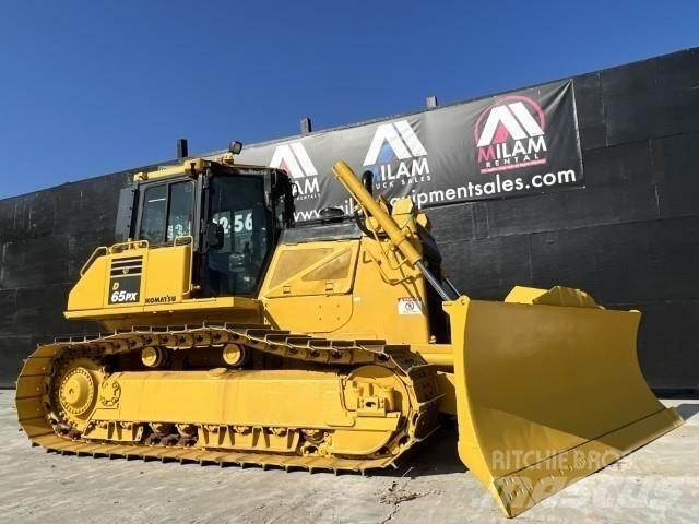 Komatsu D65PX-18 بلدوزرات مجنزرة