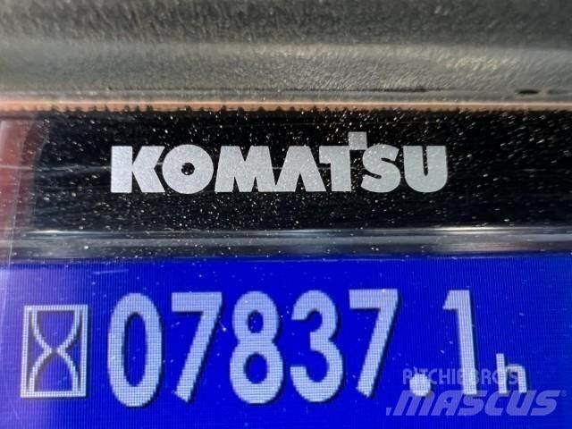 Komatsu D65PX-18 بلدوزرات مجنزرة