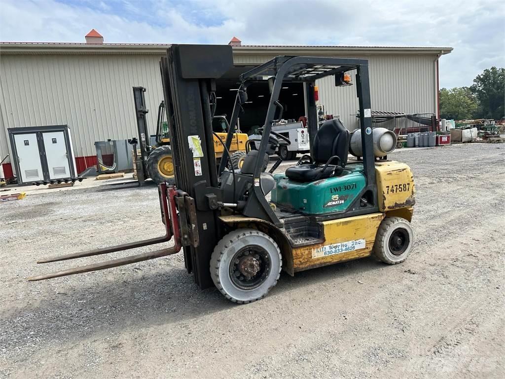 Komatsu FG25T-14 شاحنات ذات رافعات شوكية - أخرى