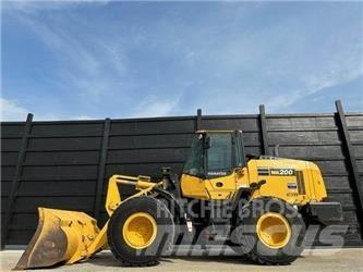 Komatsu WA200-8 لوادر بعجل
