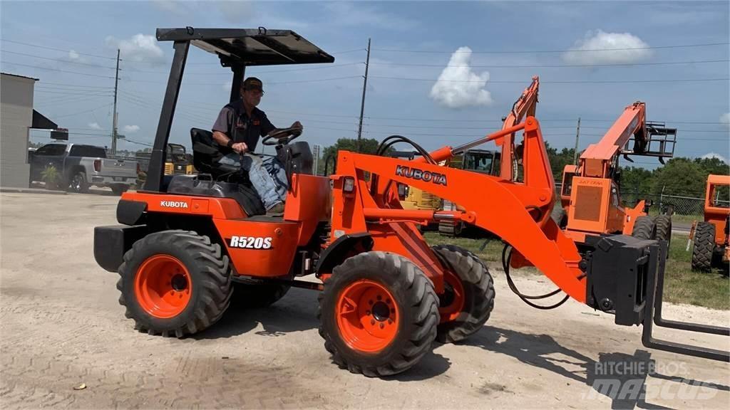 Kubota R520 لوادر بعجل