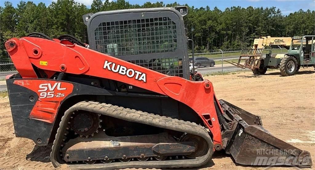 Kubota SVL95-2S لوادر انزلاقية التوجيه