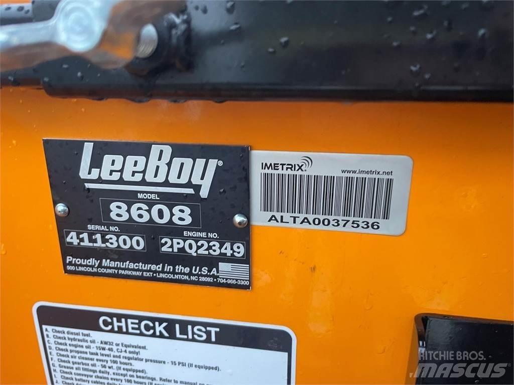 LeeBoy 8608 معدات السفلتة