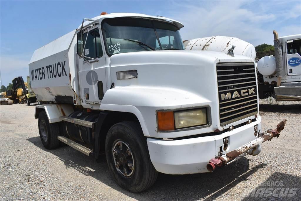 Mack CH613 شاحنات ذات صهاريج