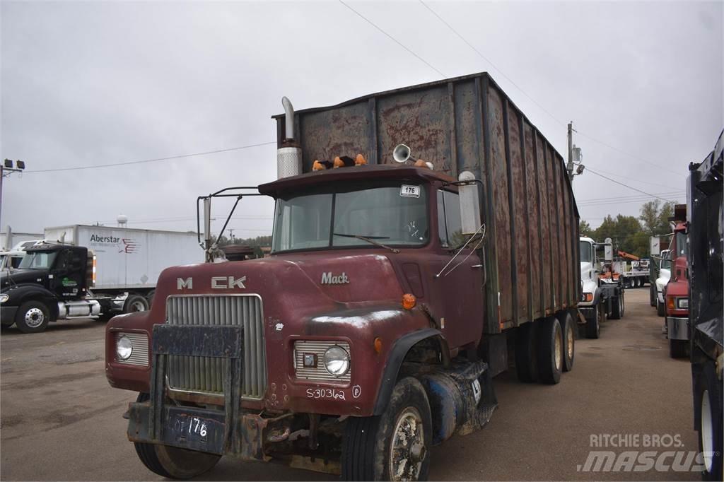 Mack DM685S شاحنات الرافعات