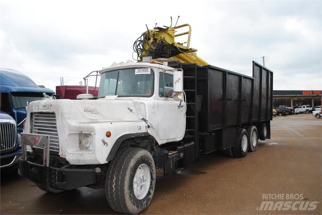 Mack DM690S شاحنات الرافعات