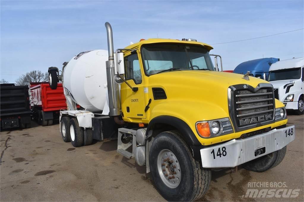 Mack GRANITE CV713 شاحنات خرسانة