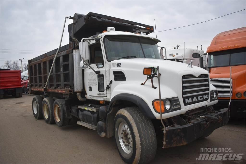 Mack GRANITE CV713 شاحنات قلابة
