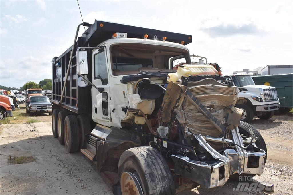 Mack GRANITE GU713 شاحنات قلابة