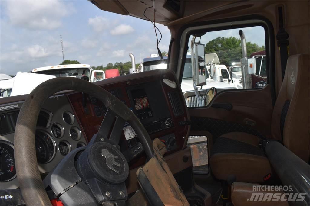 Mack GRANITE GU713 شاحنات قلابة