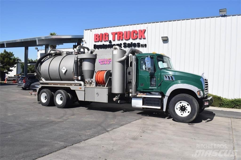 Mack GRANITE GU713 شاحنات ذات صهاريج