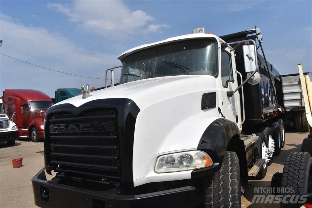 Mack GRANITE GU813 شاحنات قلابة