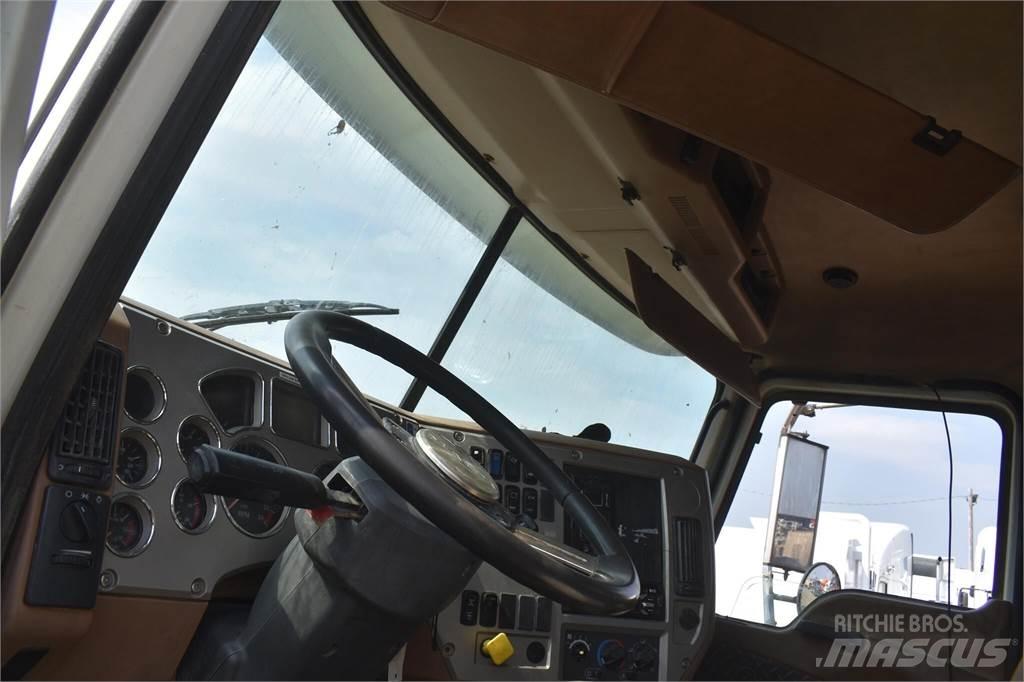 Mack GRANITE GU813 شاحنات قلابة