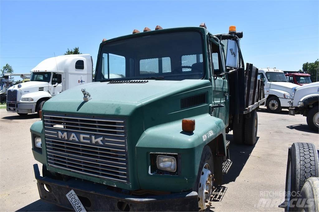 Mack MIDLINER CS200 شاحنات قلابة