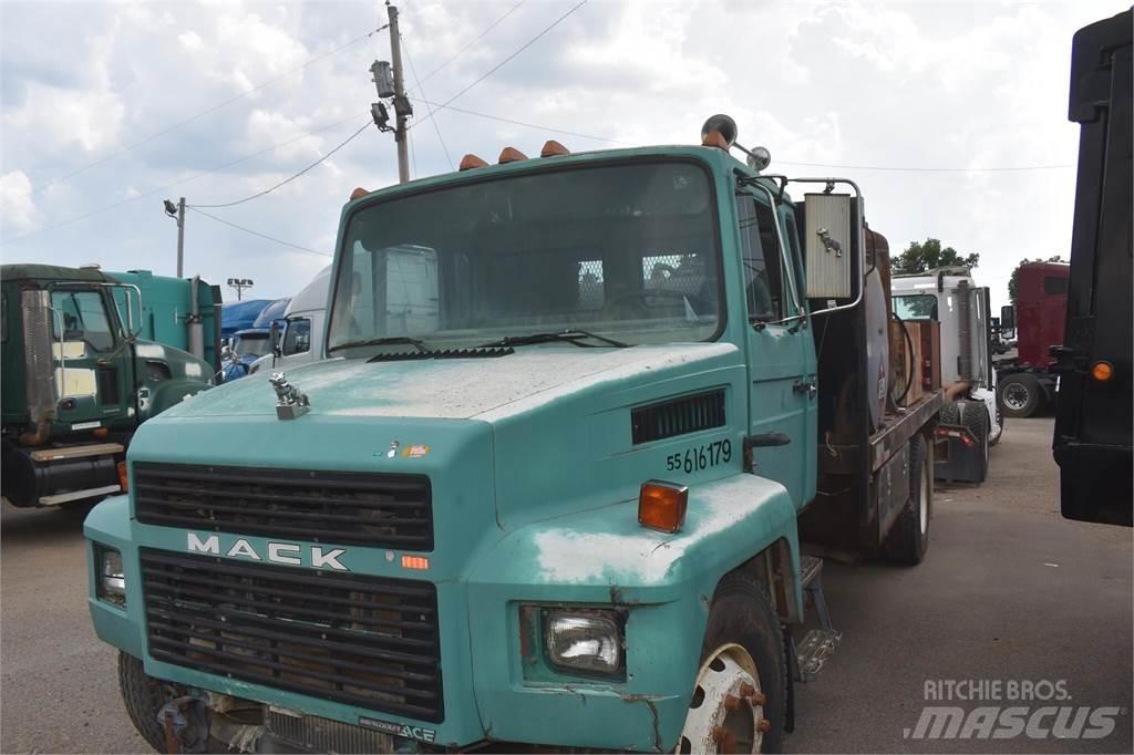 Mack MIDLINER CS200 شاحنات ذات صهاريج
