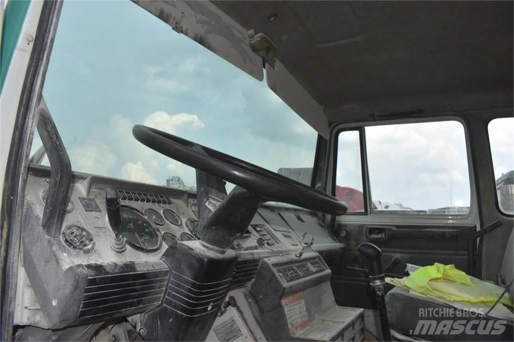Mack MIDLINER CS200 شاحنات ذات صهاريج