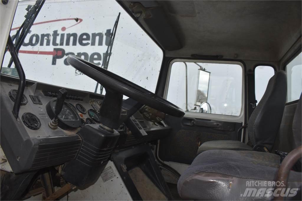 Mack MIDLINER CS300 شاحنات الرافعات