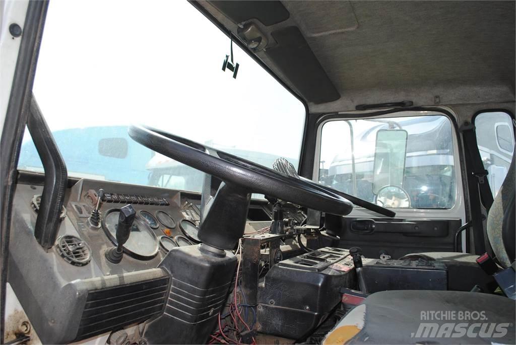 Mack MIDLINER MS250 شاحنات كاسحة
