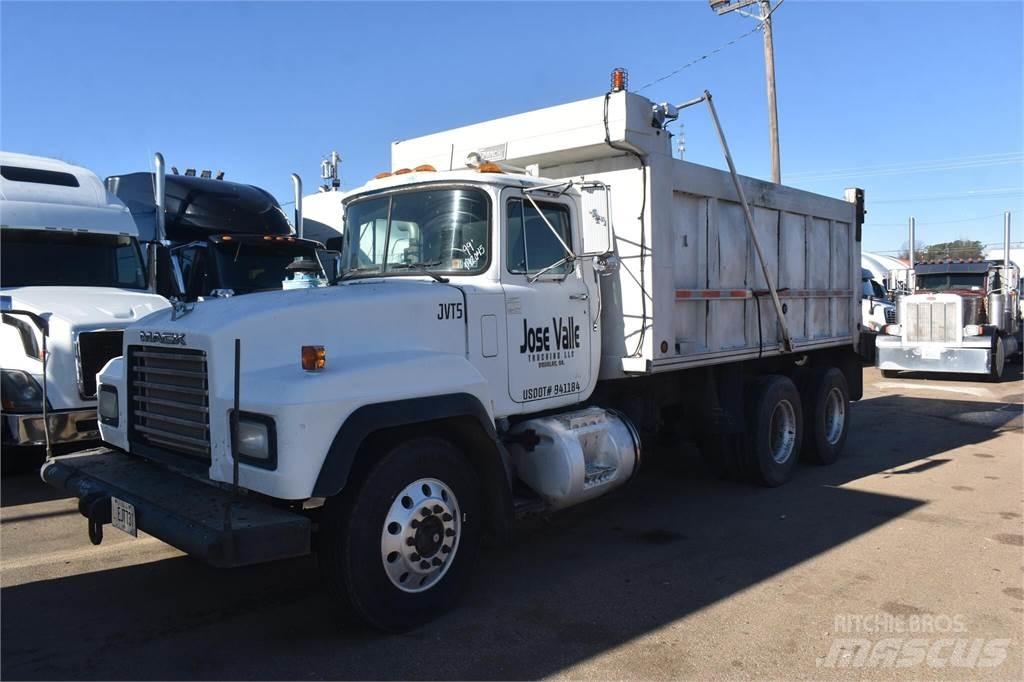 Mack RD688S شاحنات قلابة