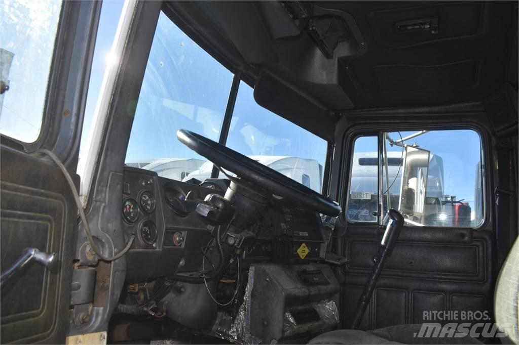 Mack RD688S شاحنات قلابة