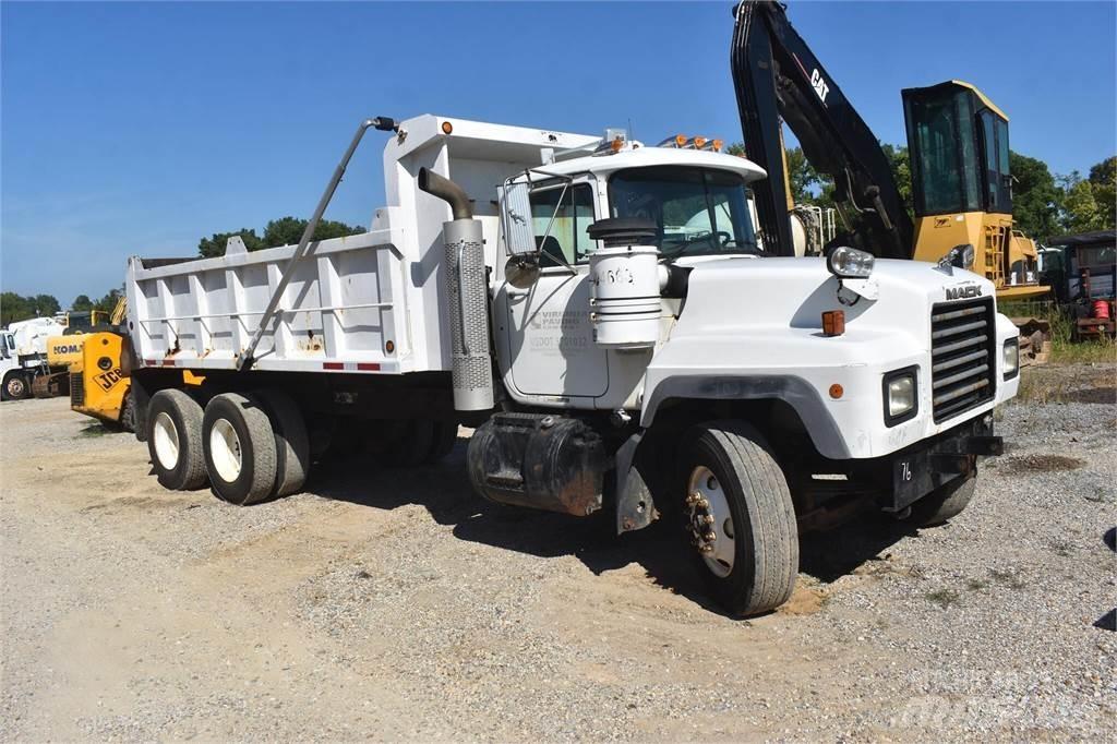 Mack RD690S شاحنات قلابة