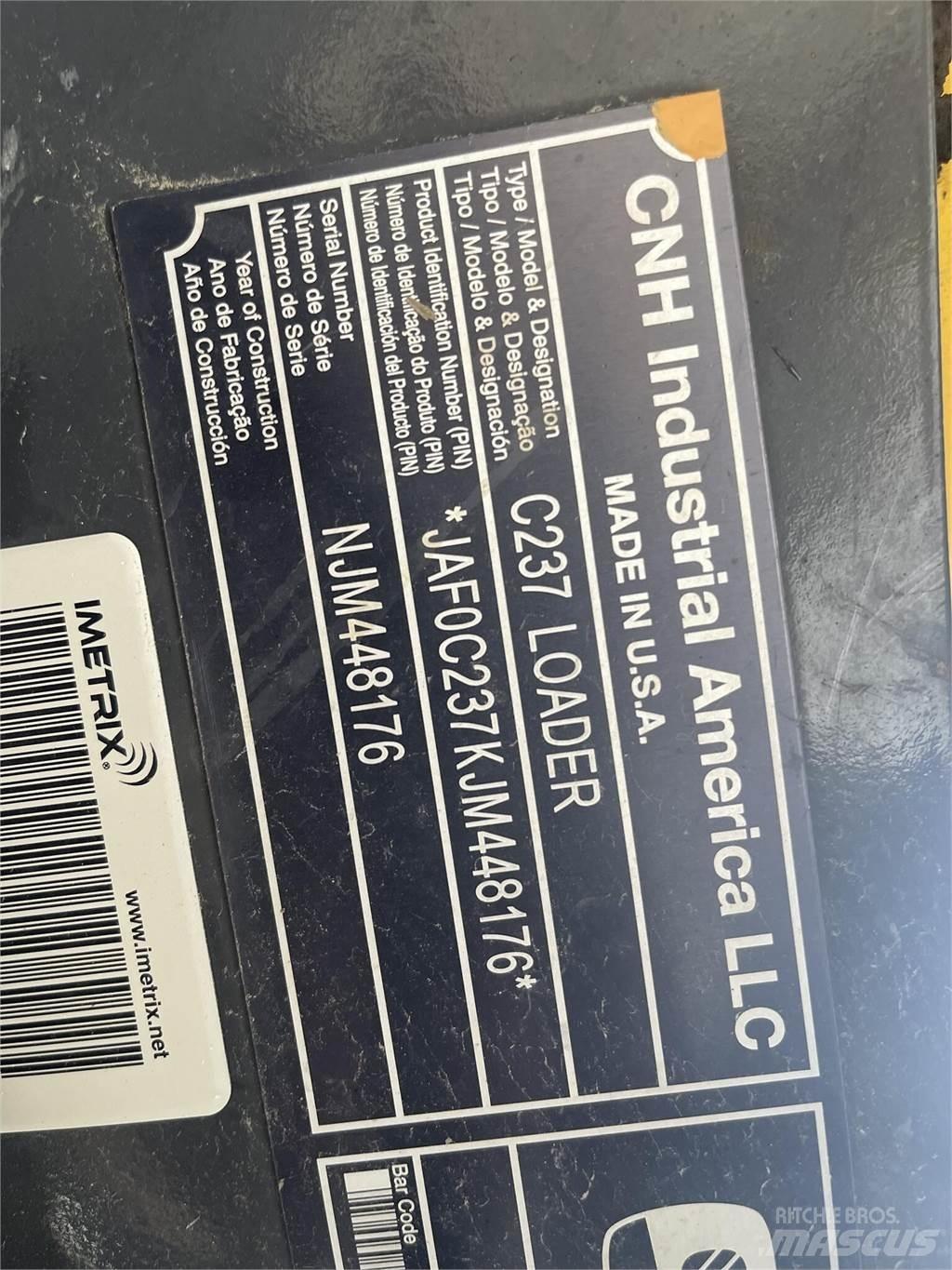 New Holland C237 لوادر انزلاقية التوجيه