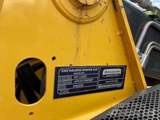 New Holland C327 لوادر انزلاقية التوجيه
