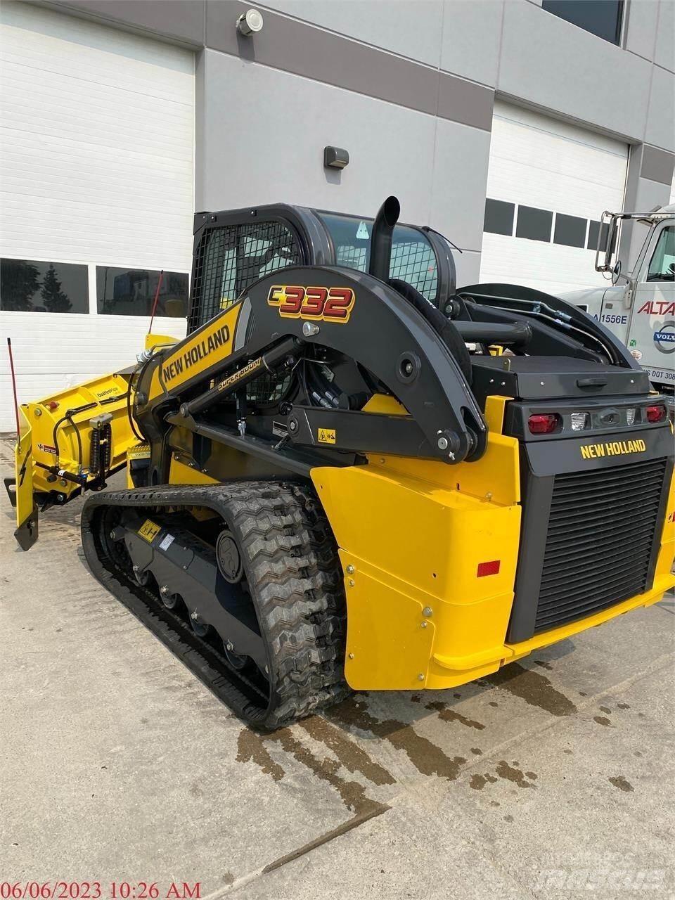 New Holland C332 لوادر انزلاقية التوجيه
