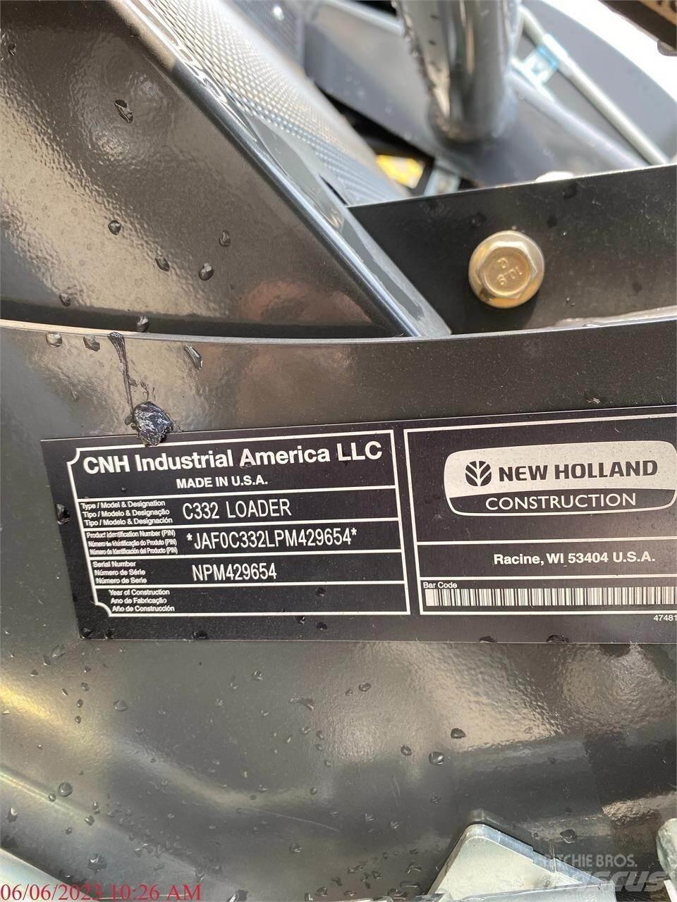 New Holland C332 لوادر انزلاقية التوجيه